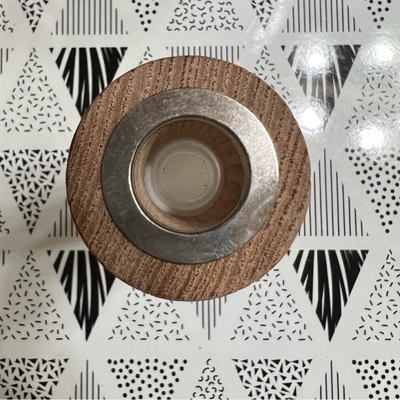 DW Home Flower Fields Reed Diffuser - Picture 3 of 3